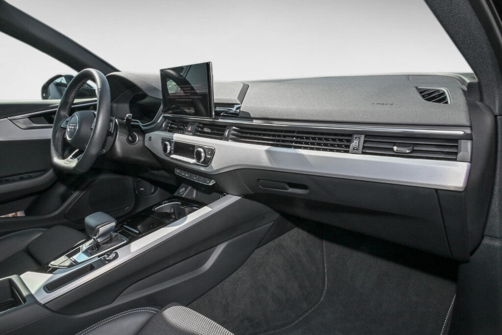 Audi A4 Exposé-Bild 8