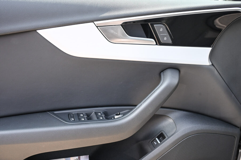 Audi A4 Exposé-Bild 15