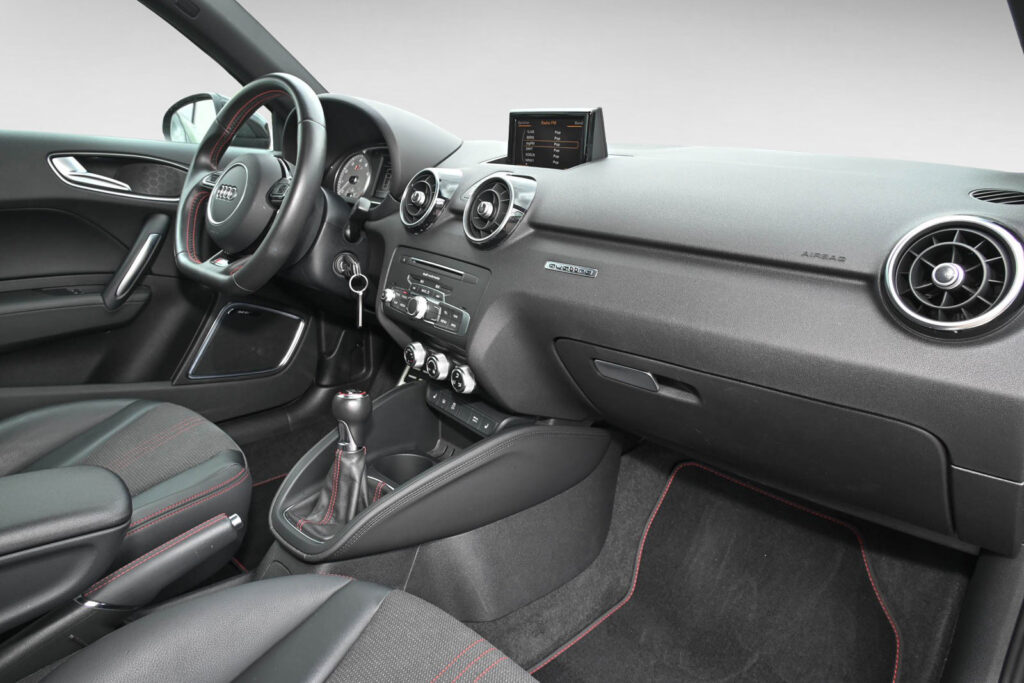 Audi S1 Exposé-Bild 7