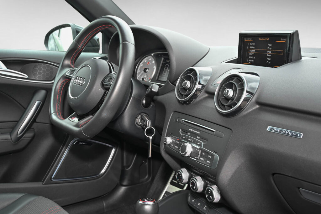 Audi S1 Exposé-Bild 8