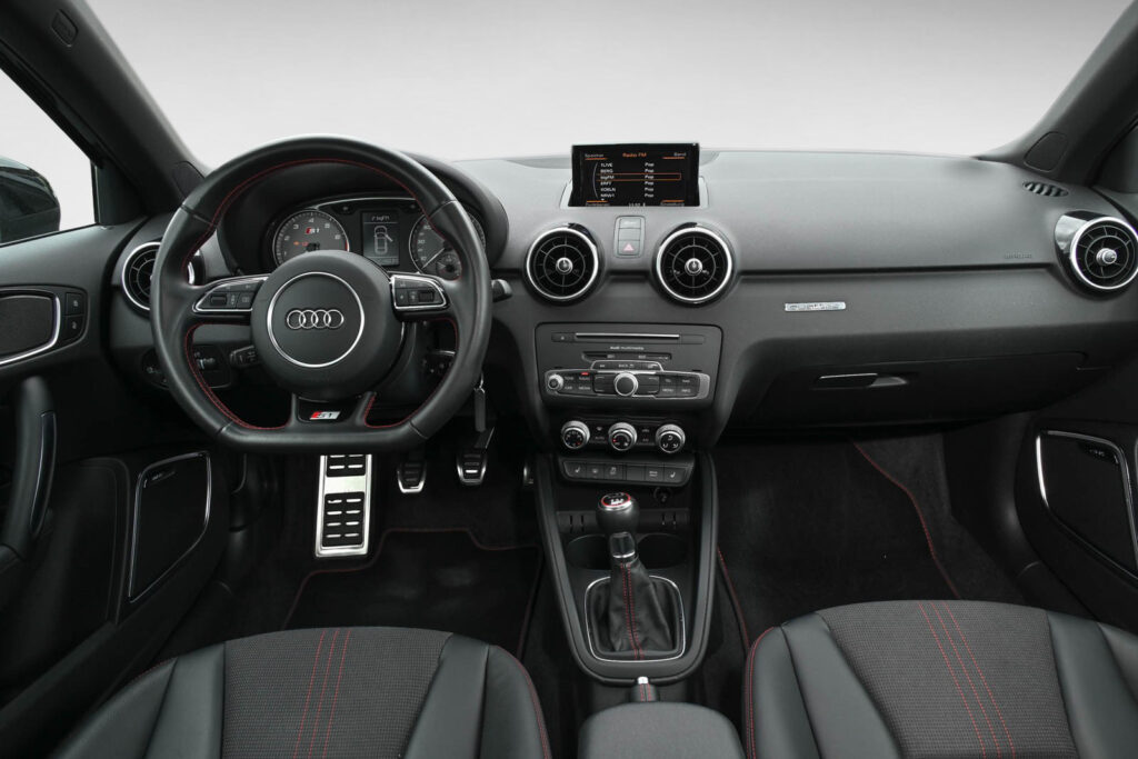 Audi S1 Exposé-Bild 11