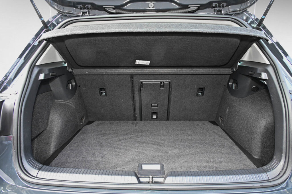 VW Golf Exposé-Bild 6