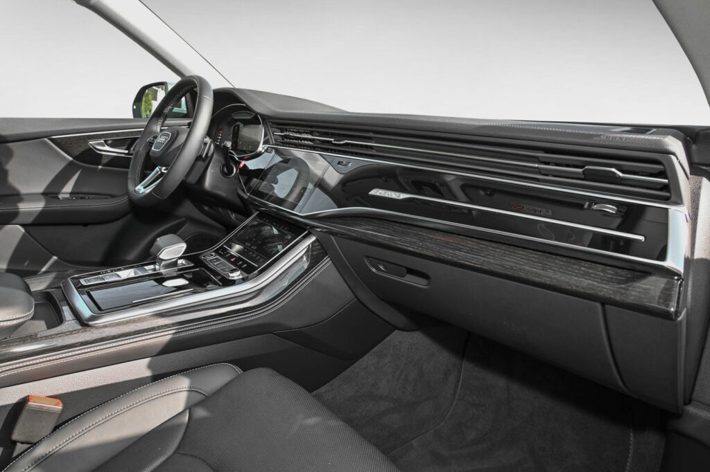 Audi Q8 Exposé-Bild 8