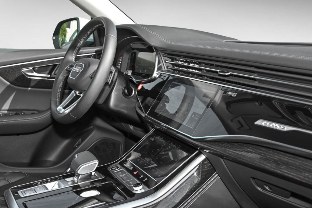Audi Q8 Exposé-Bild 9