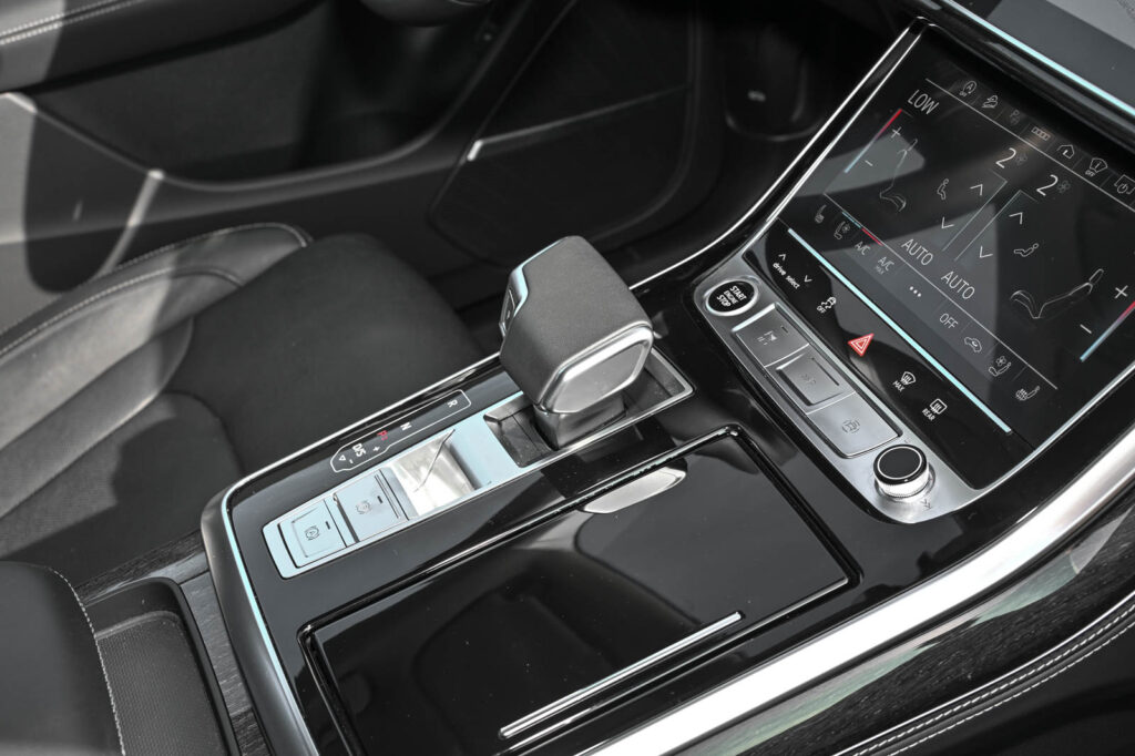 Audi Q8 Exposé-Bild 10