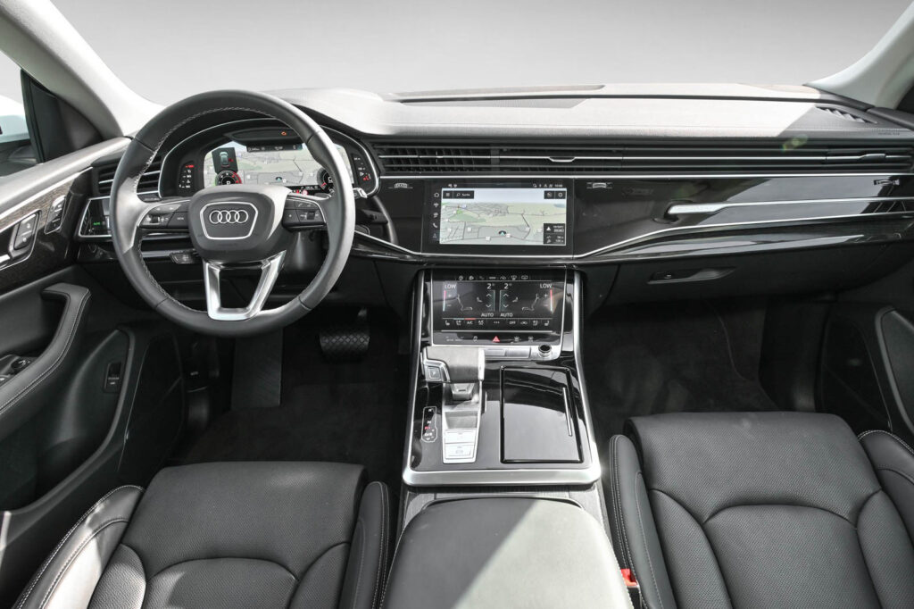 Audi Q8 Exposé-Bild 12