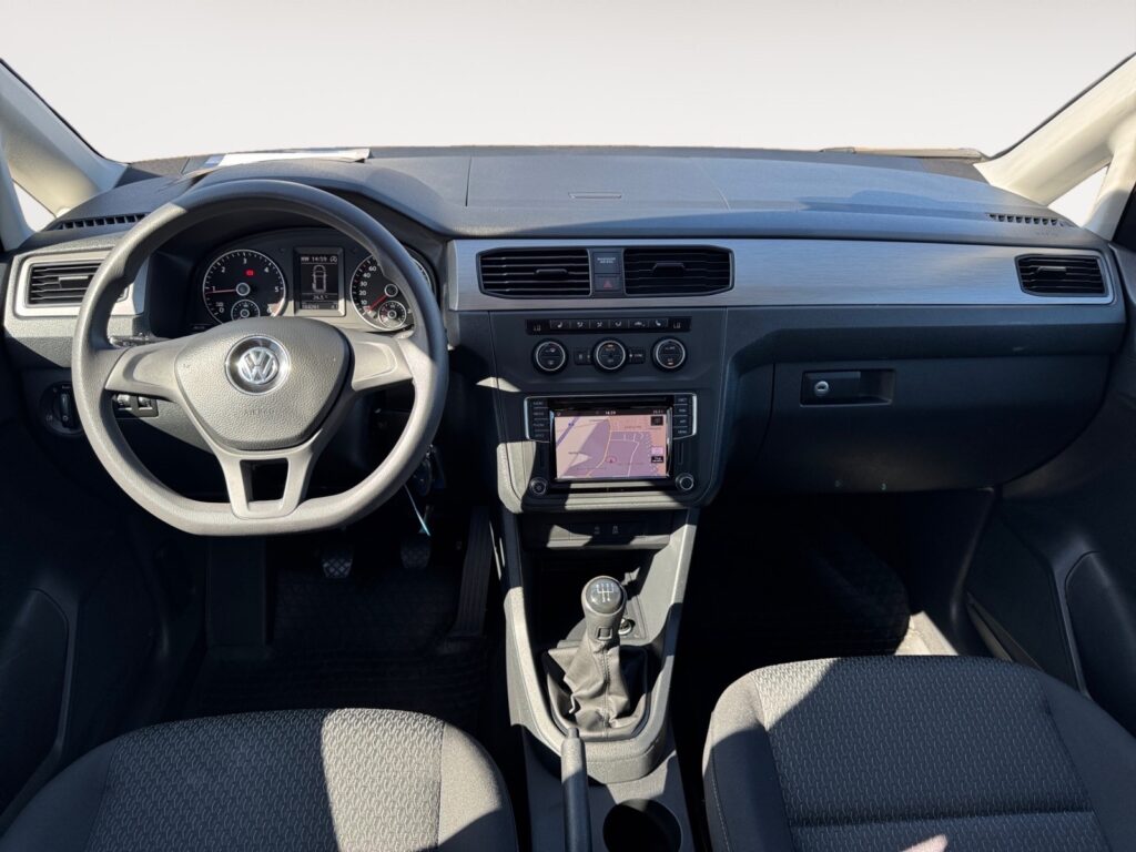 VW Caddy Exposé-Bild 10