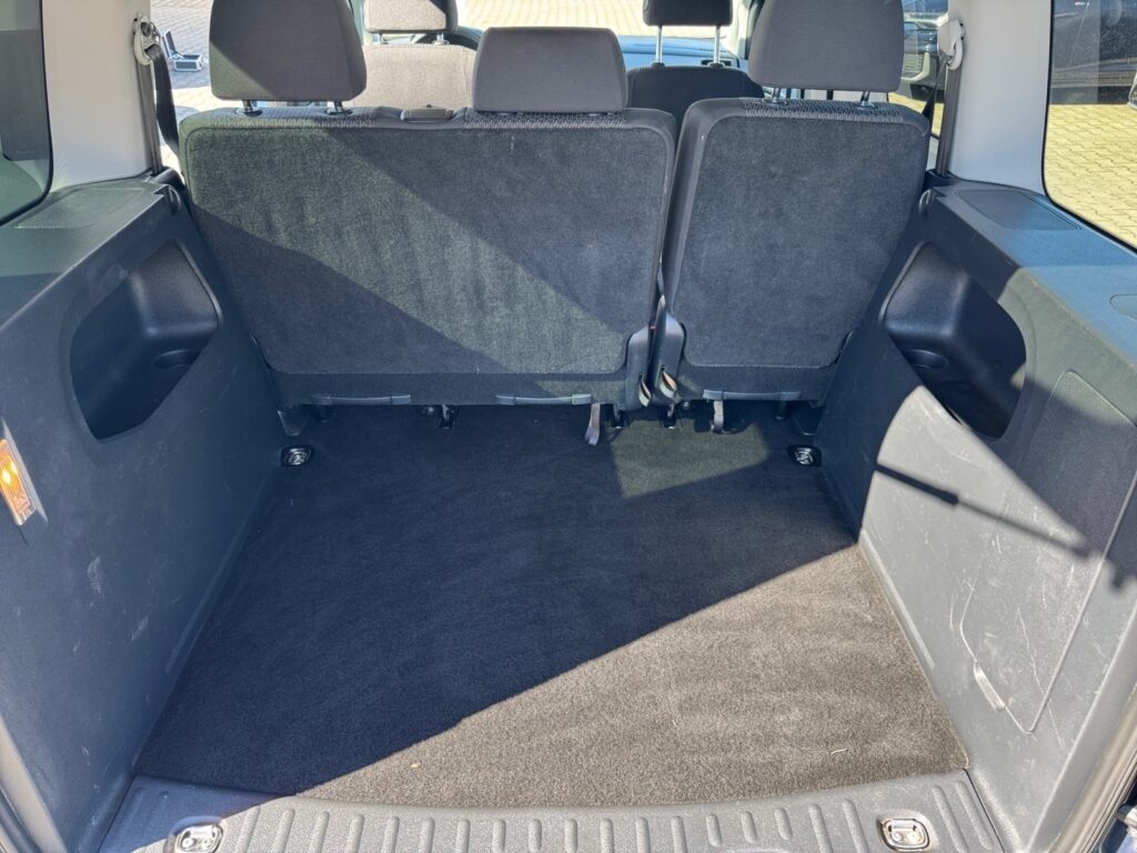 VW Caddy Exposé-Bild 16