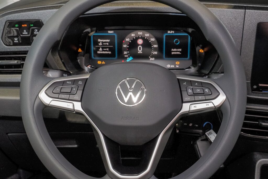 VW Caddy Maxi Exposé-Bild 12