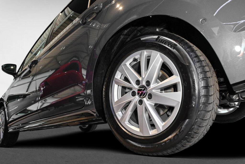 VW Touran Exposé-Bild 5