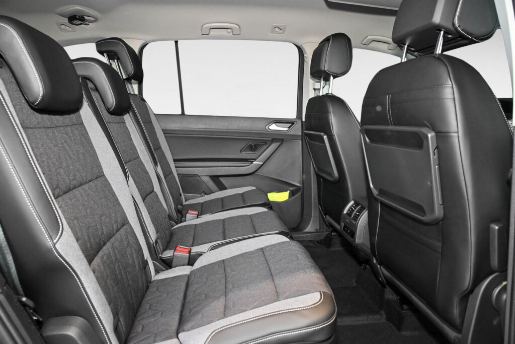 VW Touran Exposé-Bild 11