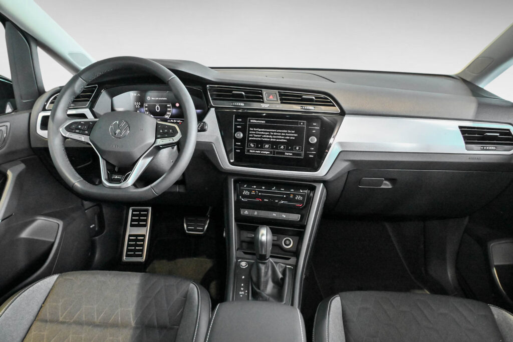 VW Touran Exposé-Bild 12