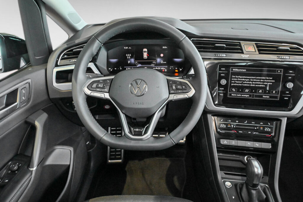 VW Touran Exposé-Bild 13