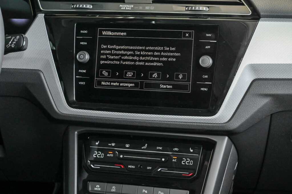 VW Touran Exposé-Bild 14