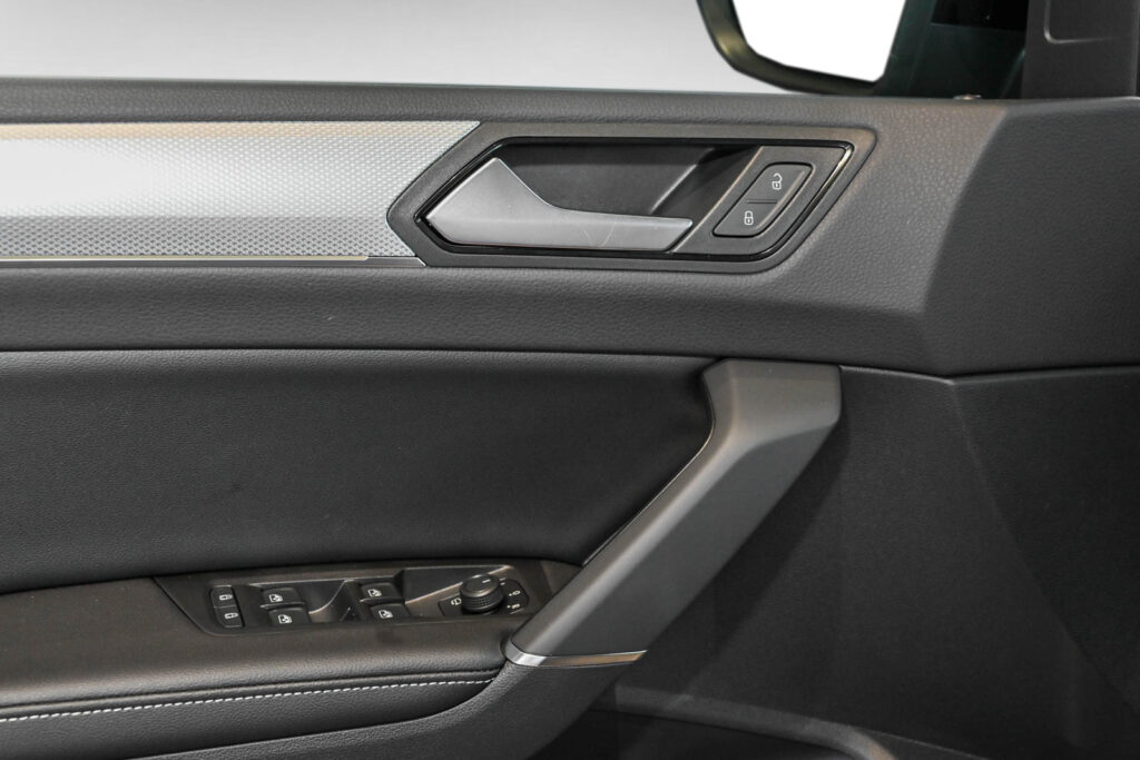 VW Touran Exposé-Bild 15