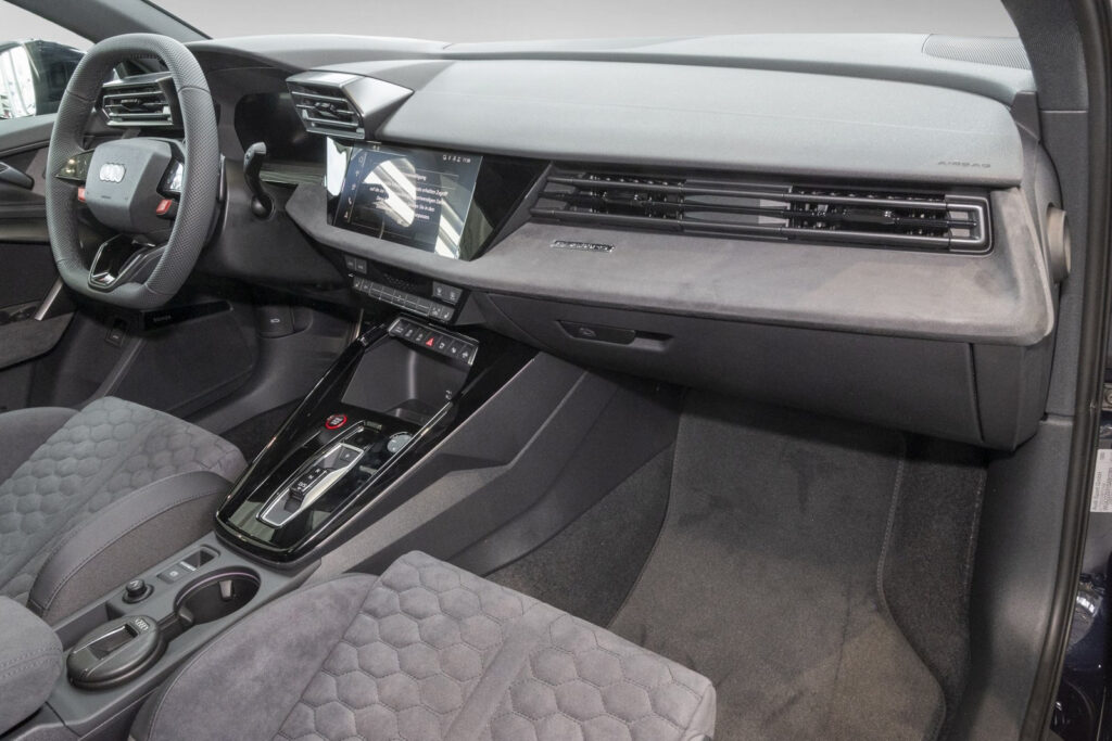 Audi RS3 Exposé-Bild 8