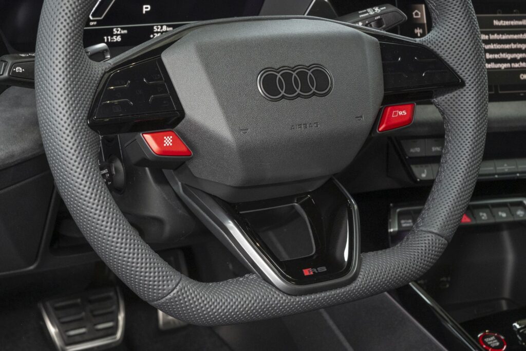 Audi RS3 Exposé-Bild 16