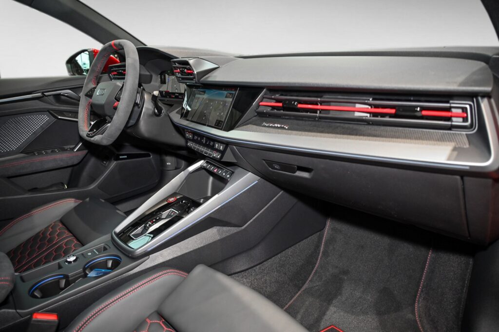 Audi RS3 Exposé-Bild 8