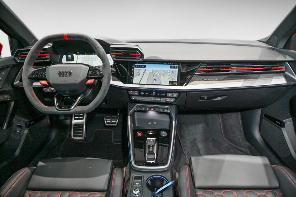 Audi RS3 Exposé-Bild 12