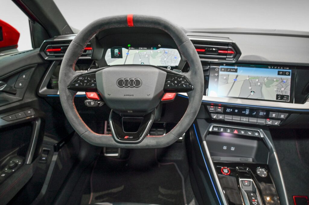 Audi RS3 Exposé-Bild 13
