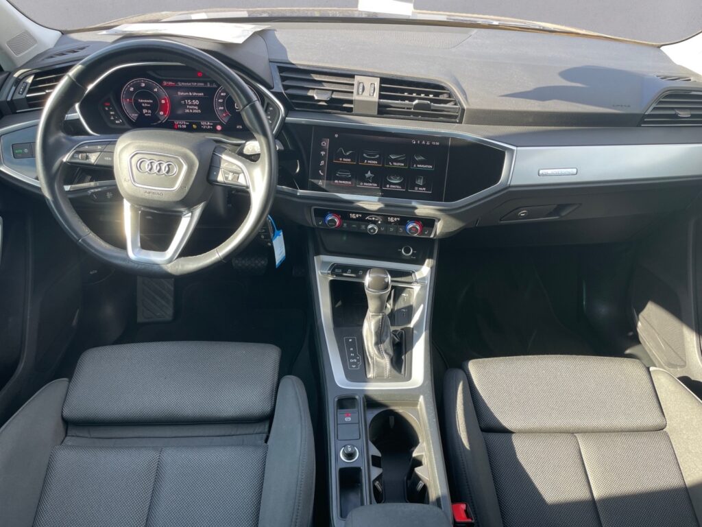 Audi Q3 Exposé-Bild 10