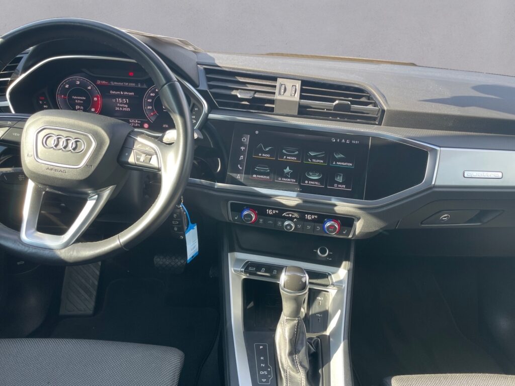 Audi Q3 Exposé-Bild 11
