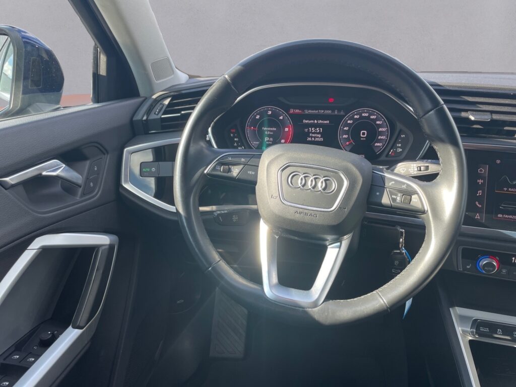 Audi Q3 Exposé-Bild 12