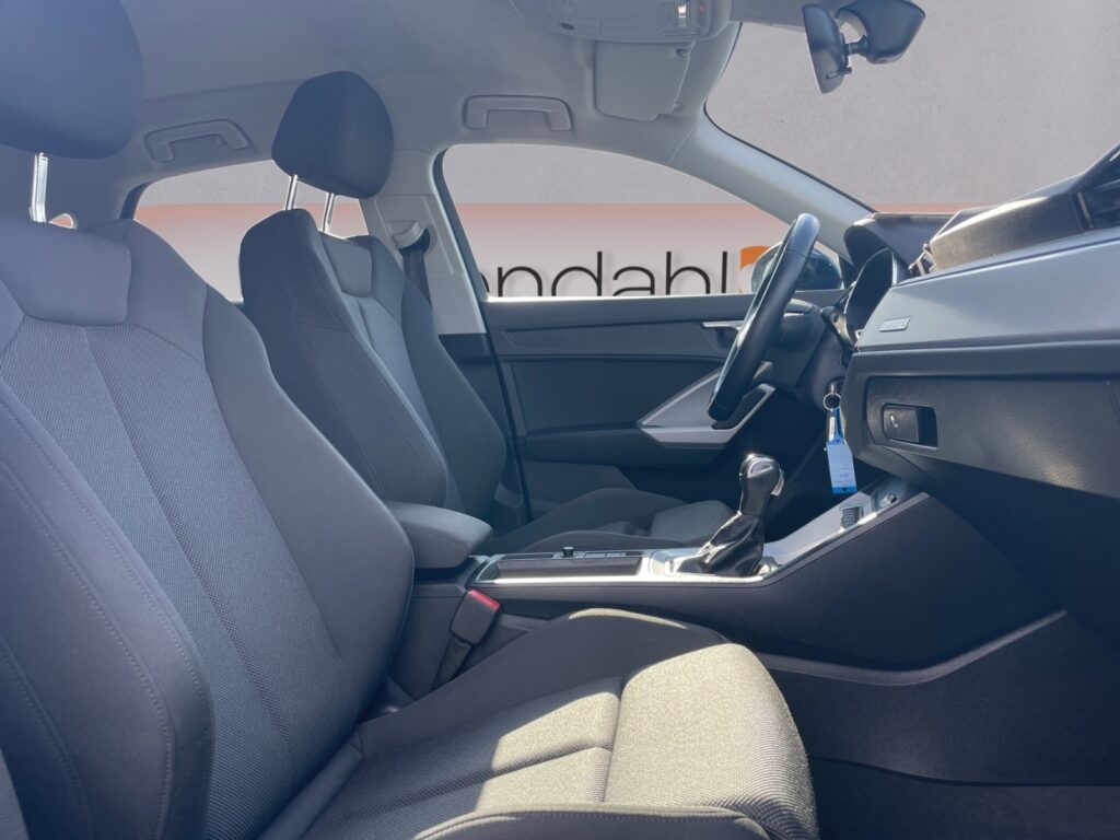 Audi Q3 Exposé-Bild 15