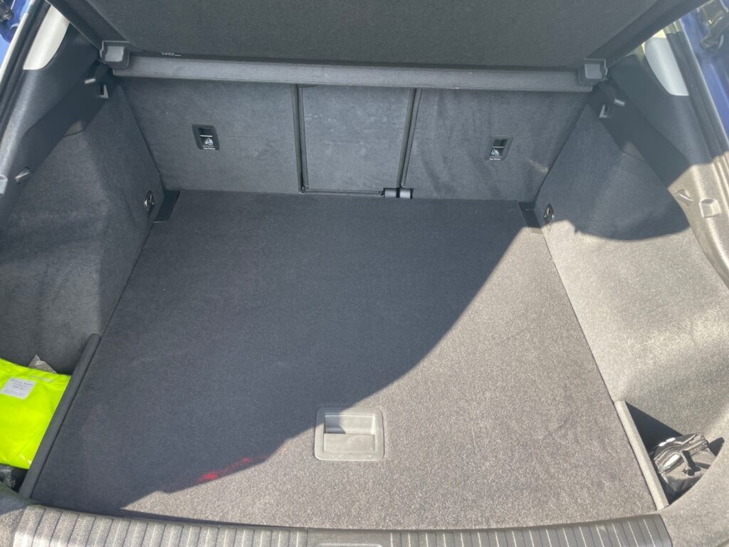 Audi Q3 Exposé-Bild 16
