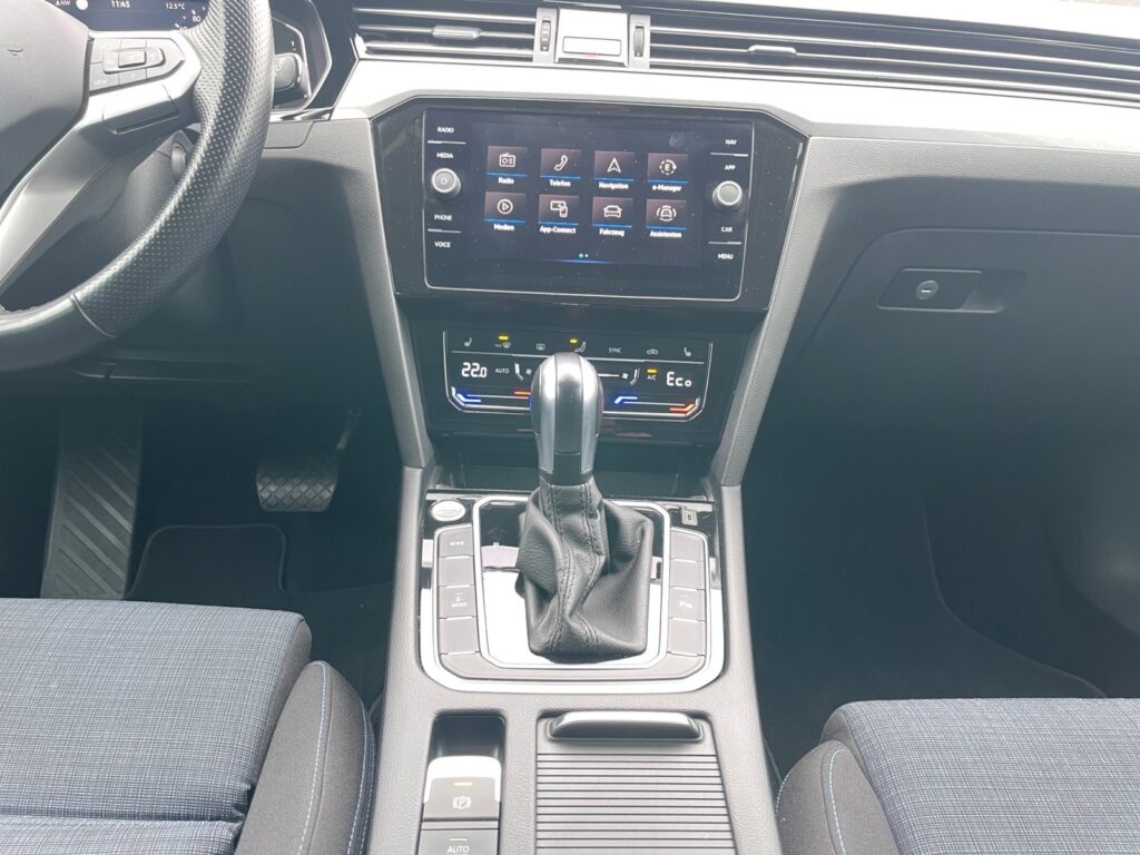 VW Passat Variant Exposé-Bild 11