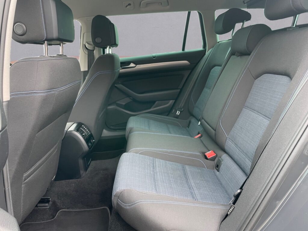 VW Passat Variant Exposé-Bild 13