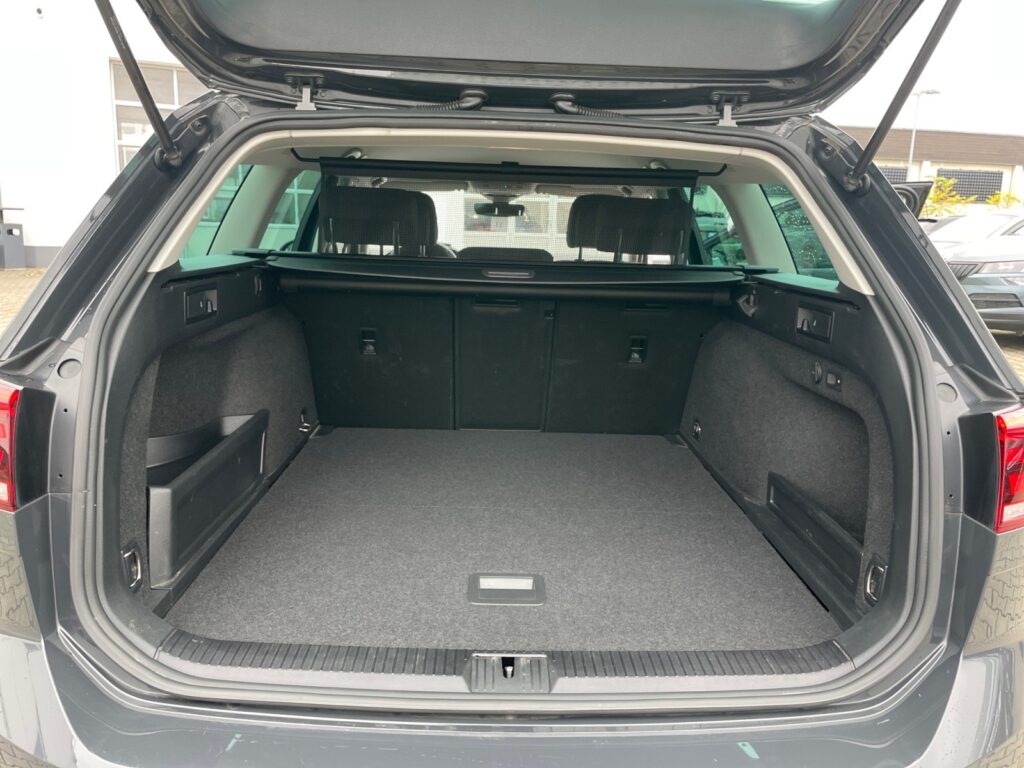 VW Passat Variant Exposé-Bild 16