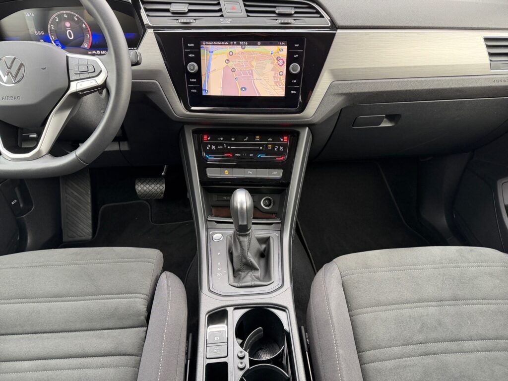 VW Touran Exposé-Bild 11
