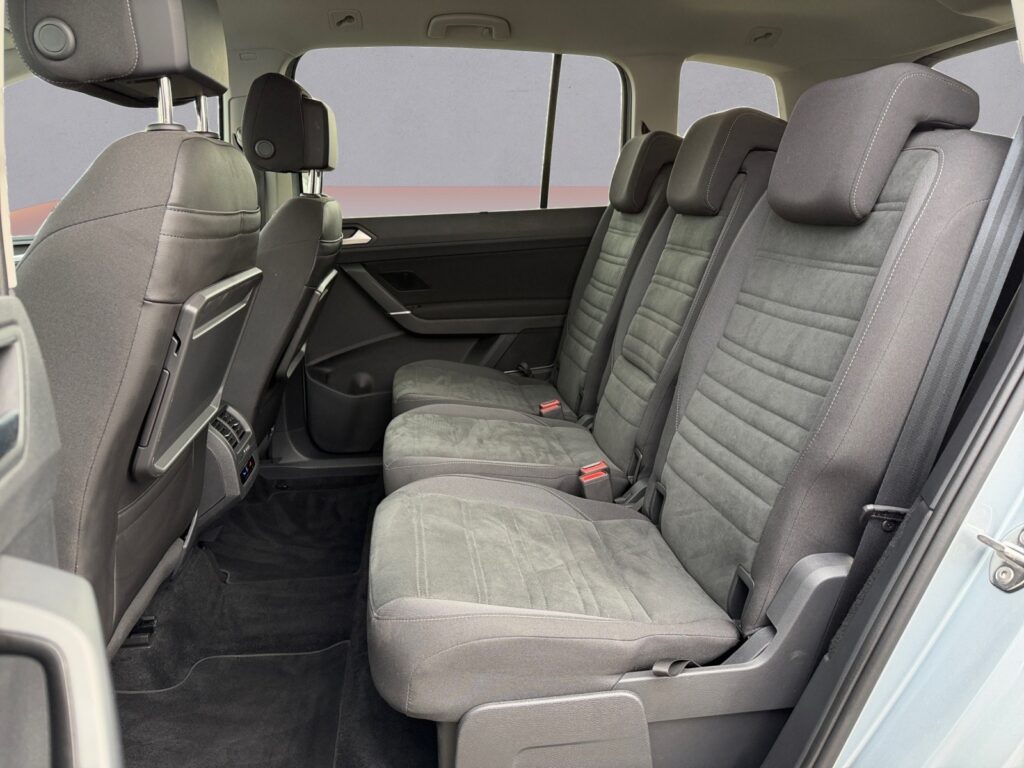 VW Touran Exposé-Bild 13