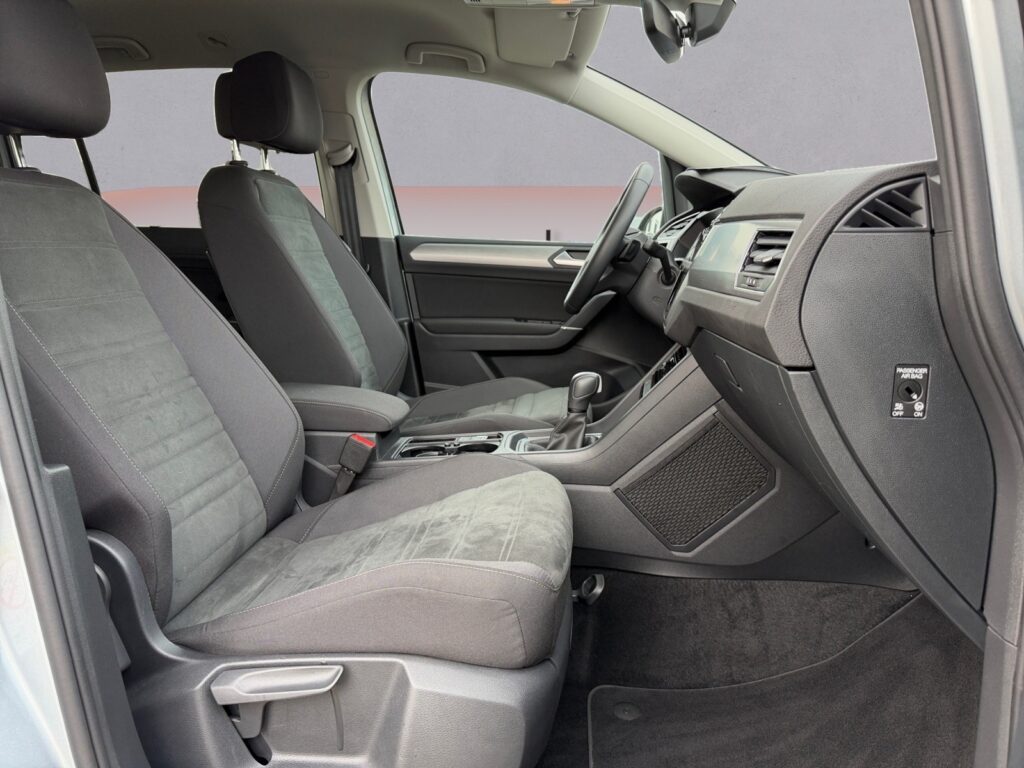 VW Touran Exposé-Bild 15