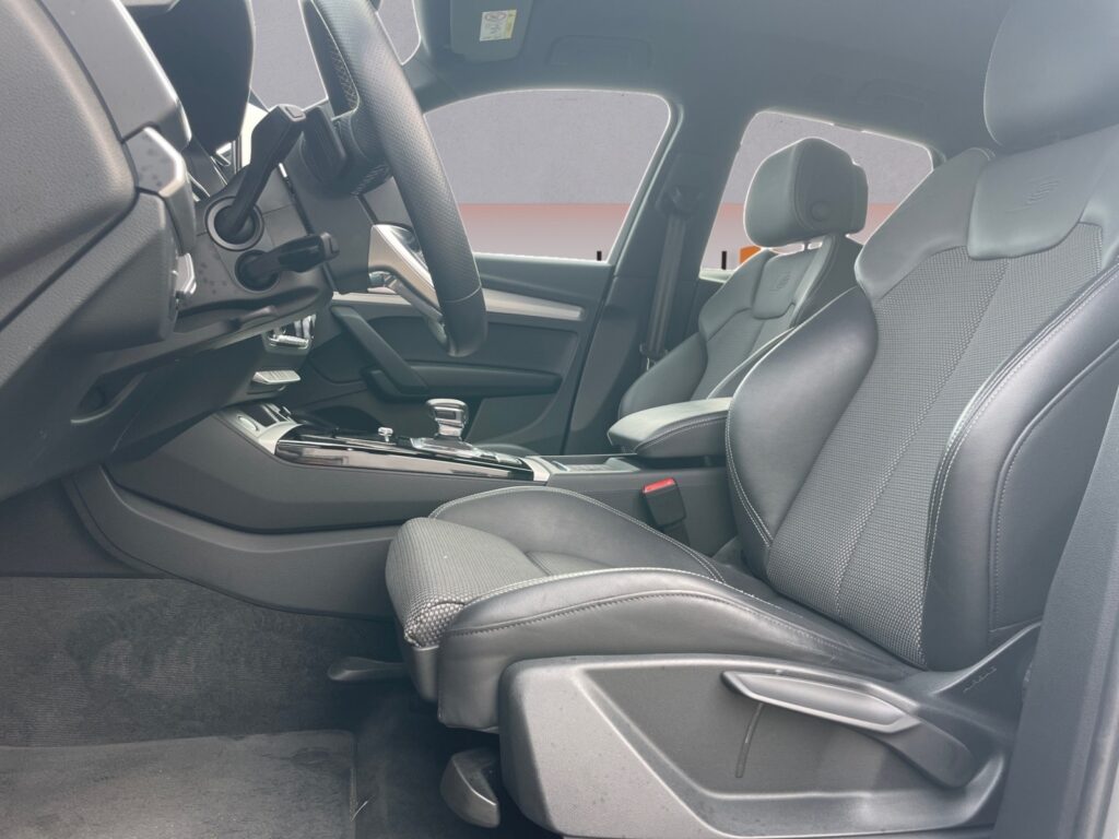 Audi Q5 Exposé-Bild 9