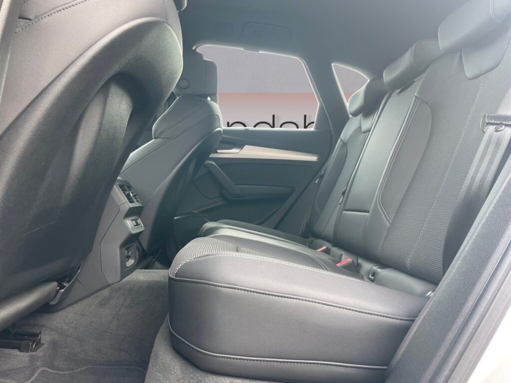 Audi Q5 Exposé-Bild 13