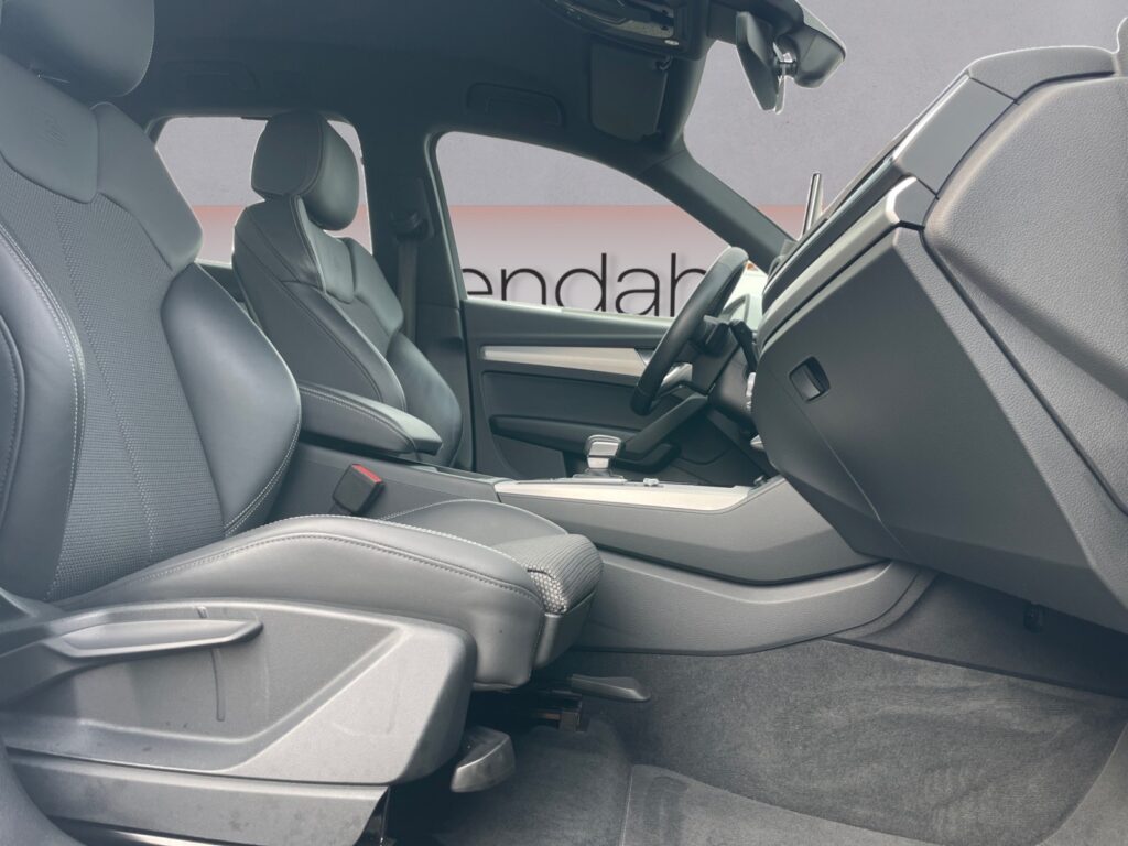 Audi Q5 Exposé-Bild 15