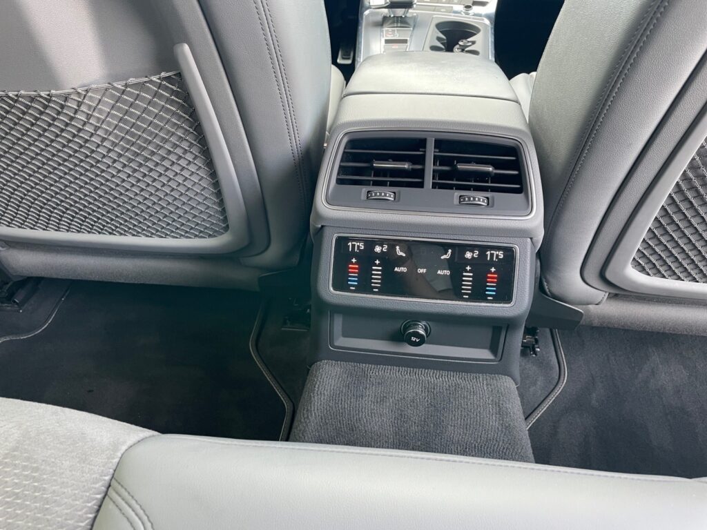 Audi A6 Exposé-Bild 16