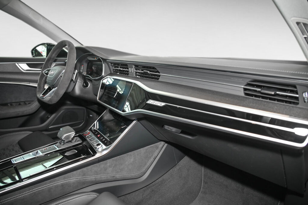 Audi RS6 Exposé-Bild 8