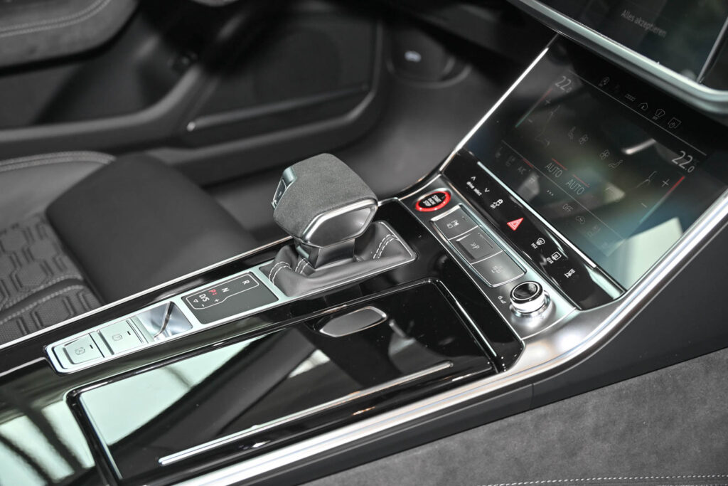 Audi RS6 Exposé-Bild 9