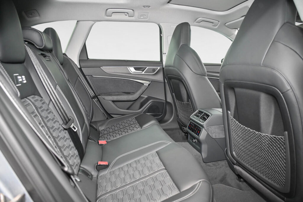 Audi RS6 Exposé-Bild 10