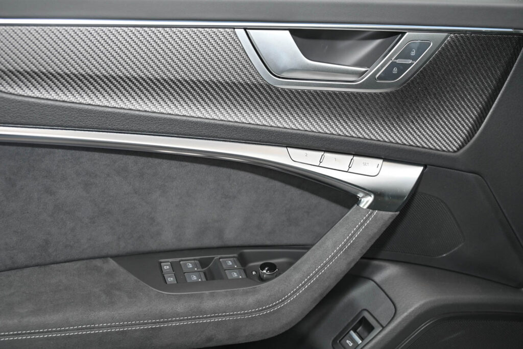 Audi RS6 Exposé-Bild 15