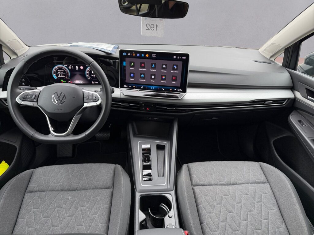 VW Golf Exposé-Bild 10