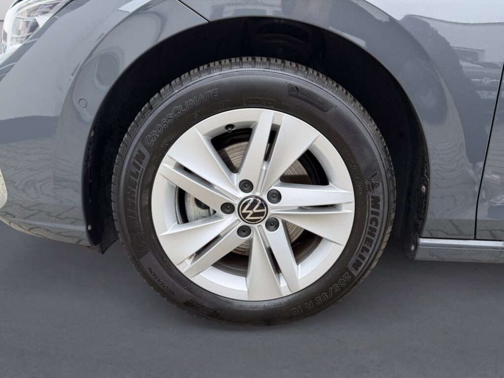 VW Golf Exposé-Bild 14