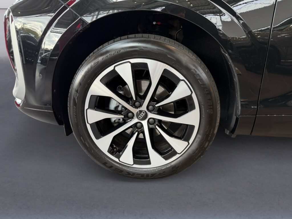 Audi Q3 Exposé-Bild 14