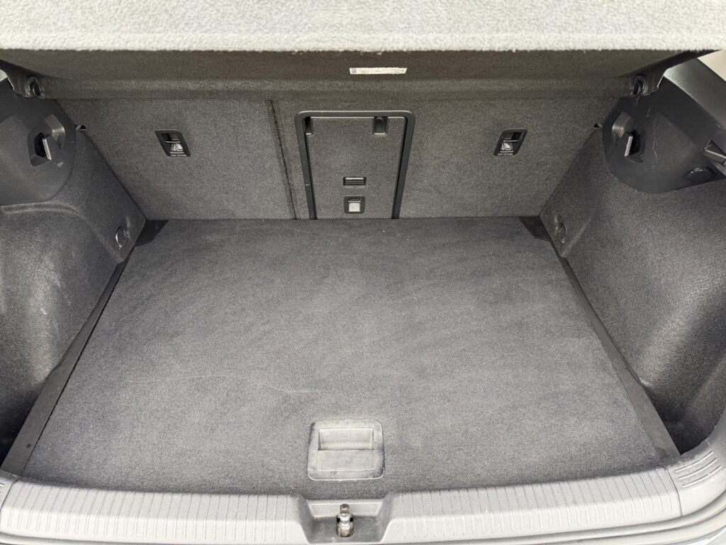 VW Golf Exposé-Bild 6