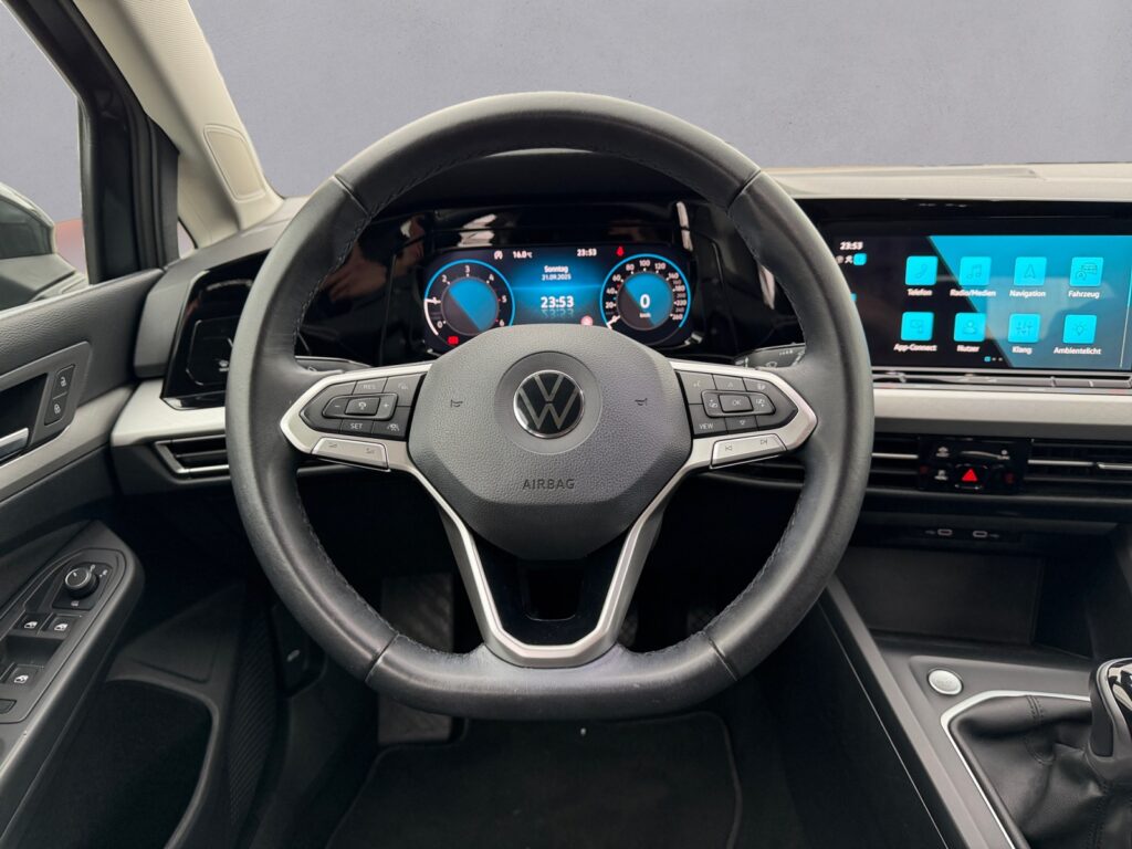 VW Golf Exposé-Bild 10