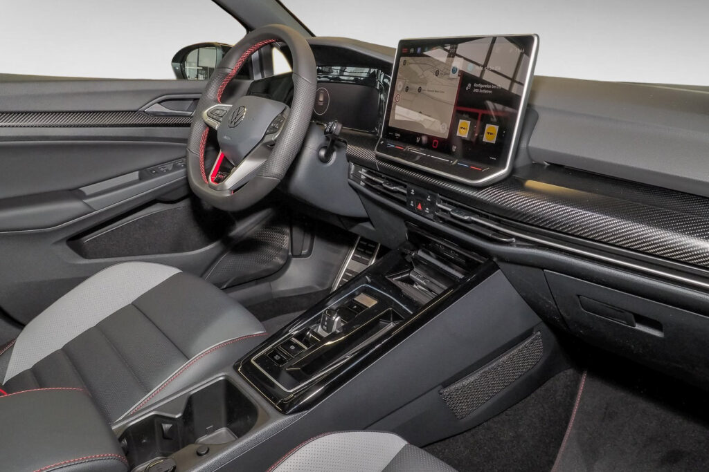 VW Golf Exposé-Bild 8