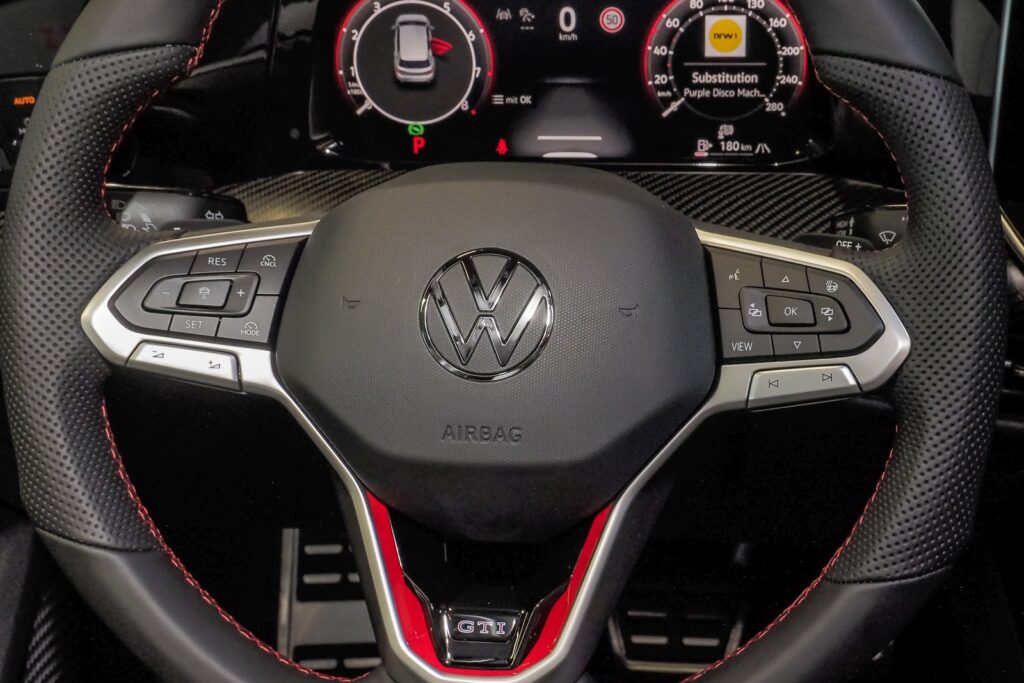 VW Golf Exposé-Bild 14